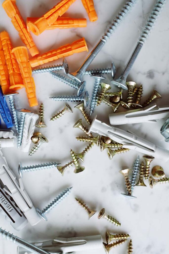 Plastic Dowels and Screws